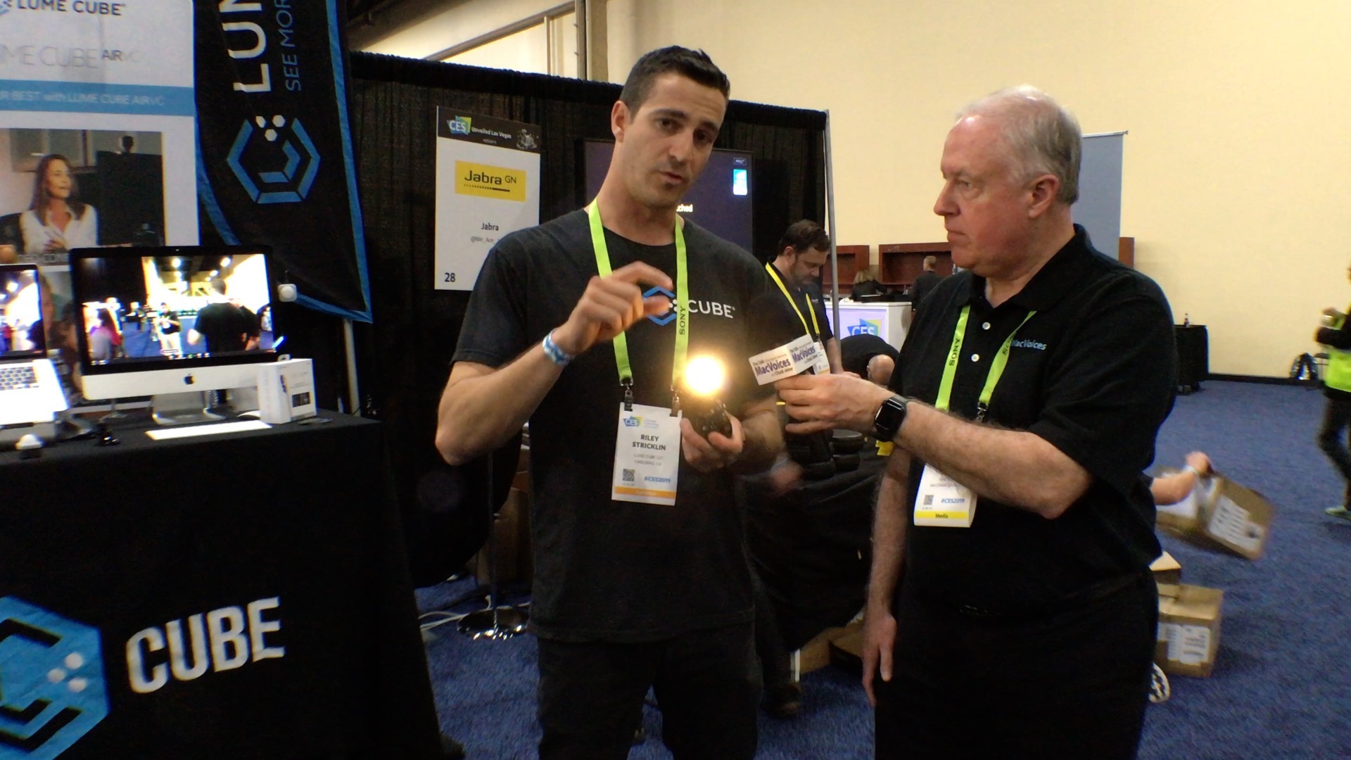 MacVoices #19018: CES Unveiled – LumeCube Launches A Video Conference Lighting Solution