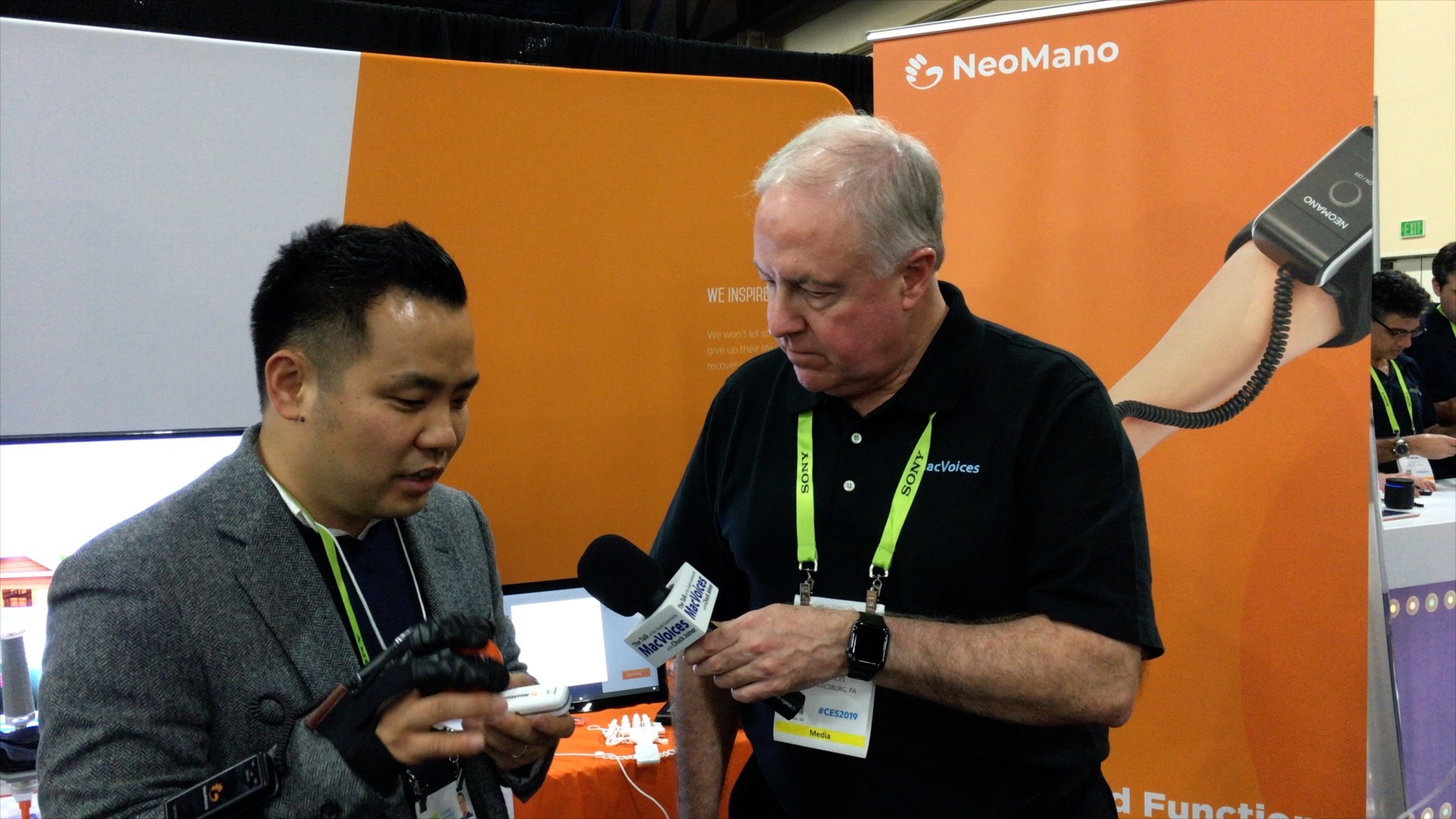 MacVoices #19009: CES Unveiled – NEOFECT’s NeoMano Provides A Robotic Grip for Paralysis Victims