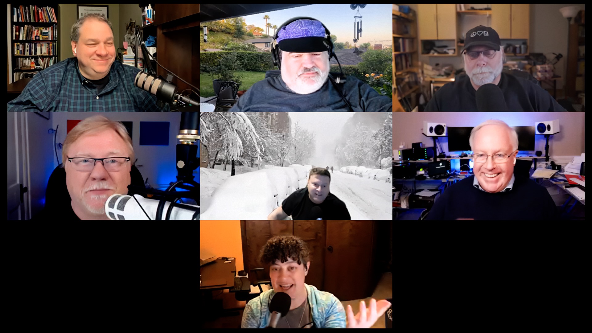 MacVoices #22026: MacVoices Live! – AirTag Tracking and The Panel’s Workspaces and Gear (1)